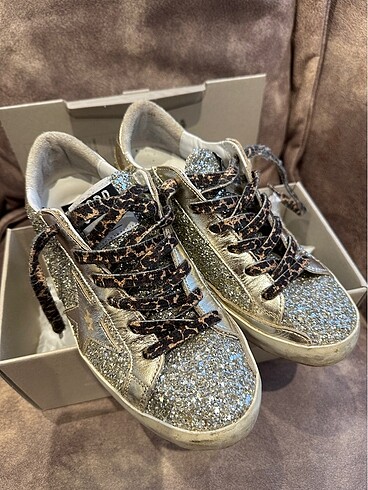 Golden Goose Deluxe Golden goose