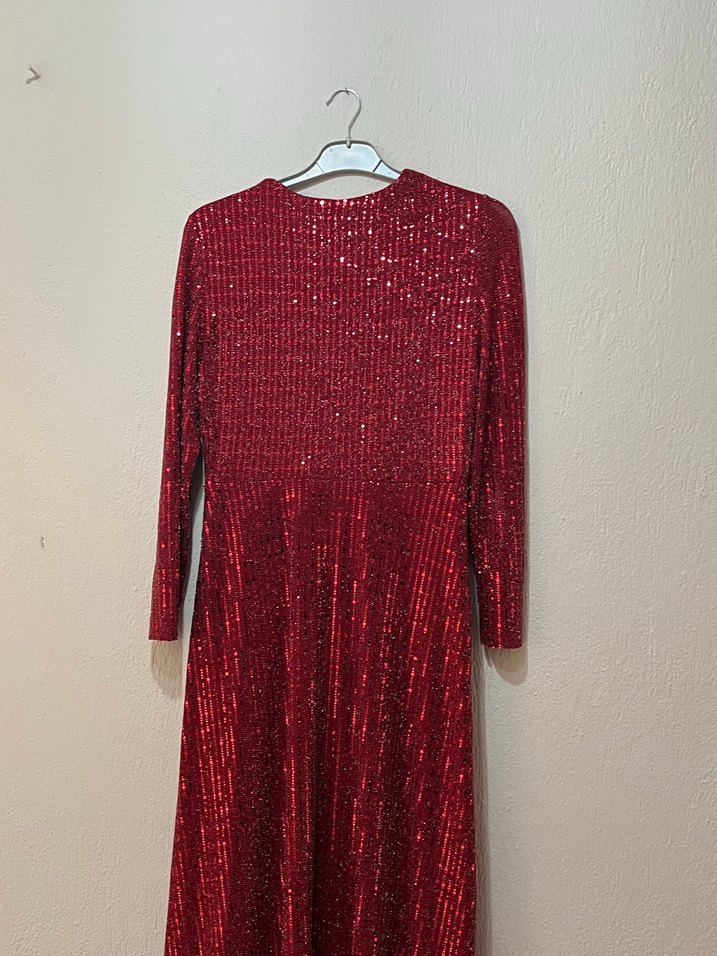 Kırmızı Parlak Pilili Uzun Kadın Elbisesi - Görsel 3