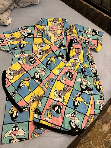 Şortlu renkli pijama takımı