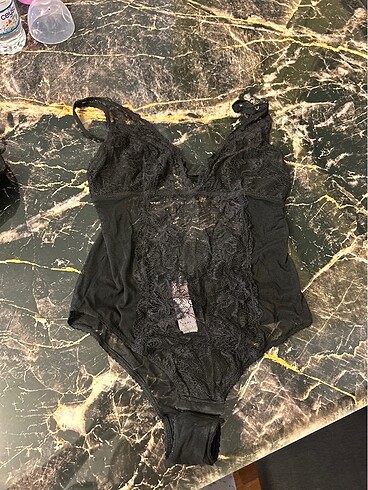 Koton v yaka s beden çıtçıtlı transparan bodysuit sırt dekolteli