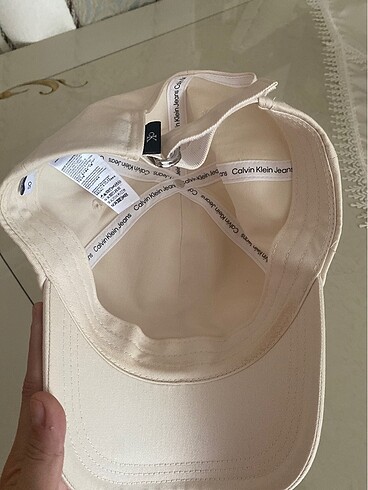 Beden Calvin Klein şapka