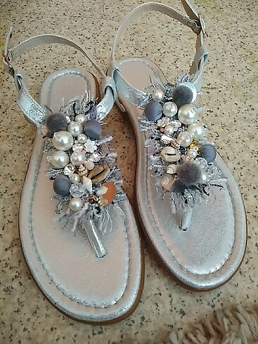 Gümüş rengi kadın sandalet