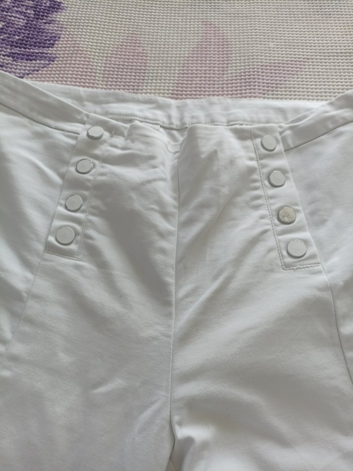 Düğmeli Beyaz Midi Kadın Kumaş Pantolon - Görsel 2