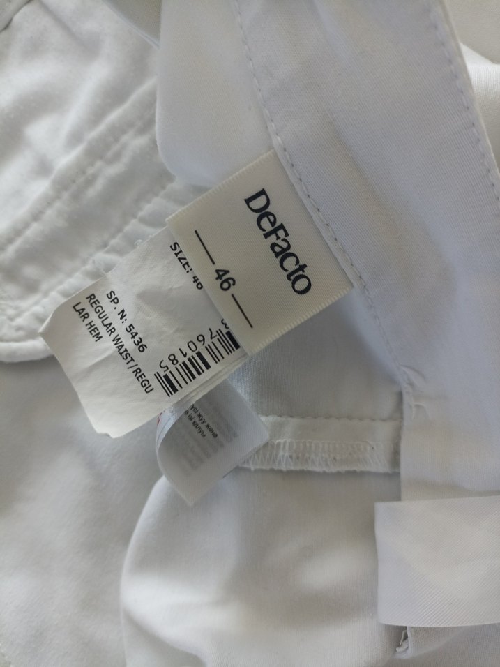 Düğmeli Beyaz Midi Kadın Kumaş Pantolon - Görsel 4