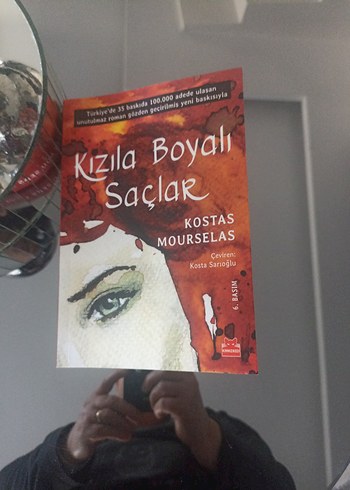 Kızla Boyalı Saçlar - Kostas Mourselas