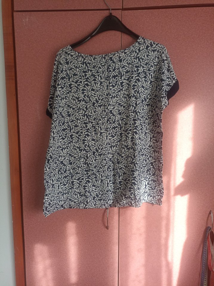 Kadın Gri Desenli Kısa Kollu Bluz - Görsel 2