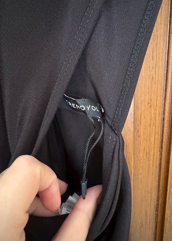 Siyah, Kolsuz, Yüksek Yakalı Kadın Spor Tulum - Görsel 3