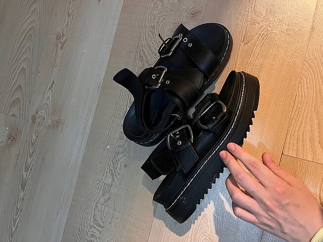 38 Beden siyah Renk Bershka Sandalet