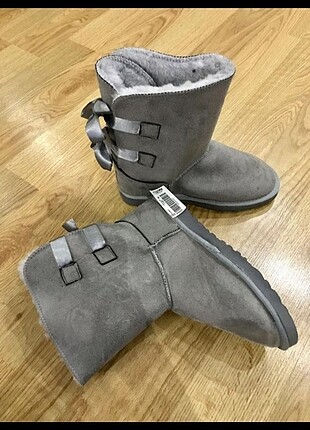 Gri mavi ugg bot
