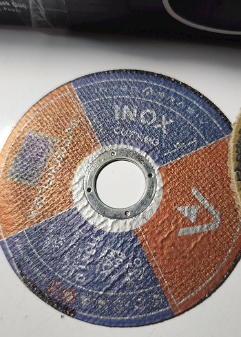 Profesyonel 125 mm Avuç Taşlama Makinesi yanında dört tane disk - Görsel 3