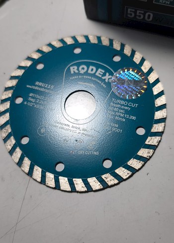 Profesyonel 125 mm Avuç Taşlama Makinesi yanında dört tane disk - Görsel 4