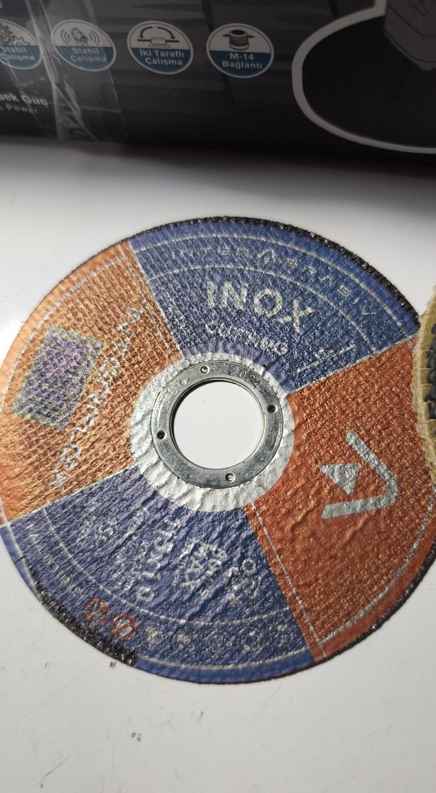 Profesyonel 125 mm Avuç Taşlama Makinesi yanında dört tane disk - Görsel 3