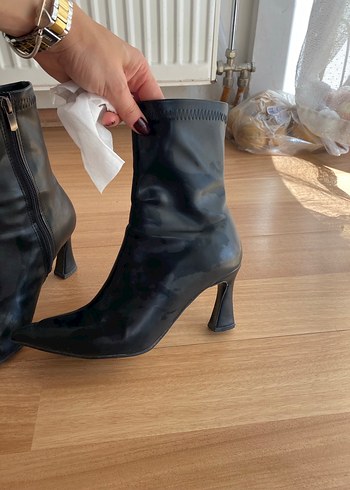 Siyah Deri Stiletto Topuklu Kadın Bot