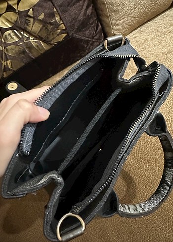 Gri Deri Yılan Desenli Tokalı Kadın Çanta - Görsel 3