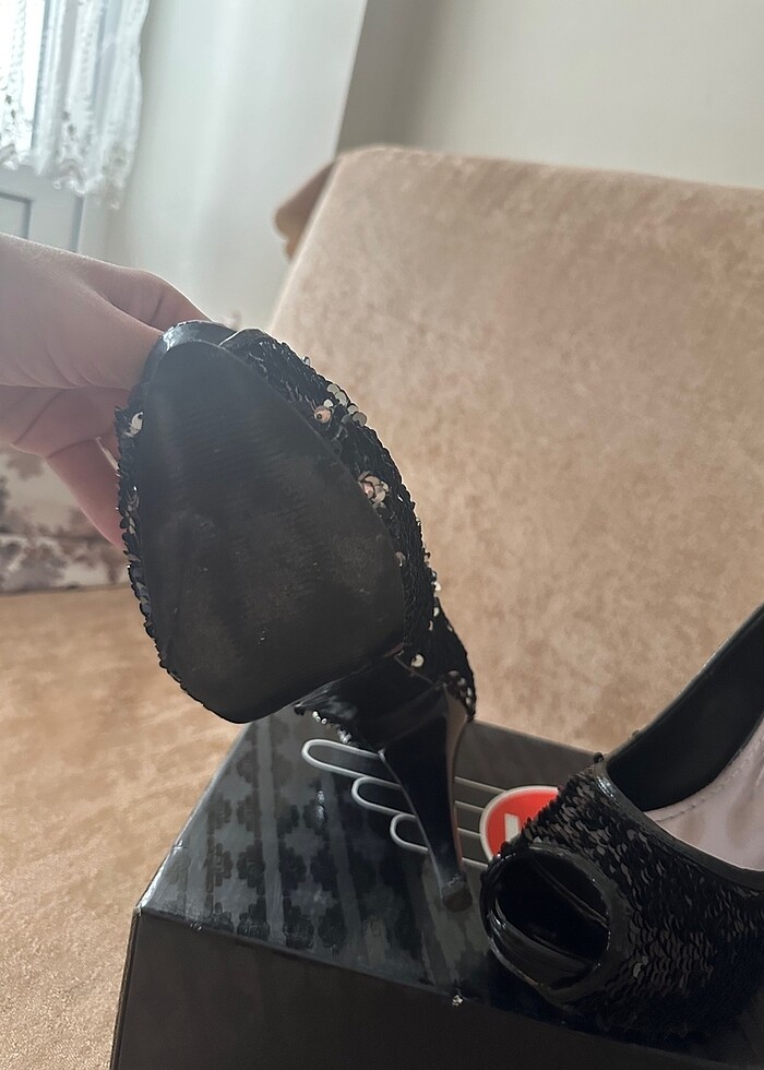 Renk değiştiren topuklu ayakkabı - Görsel 3