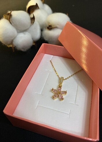 Diğer Gold Çelik Taşlı Çiçek Kolye
