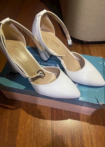 Beyaz Stiletto Topuklu Kadın Abiye Ayakkabı