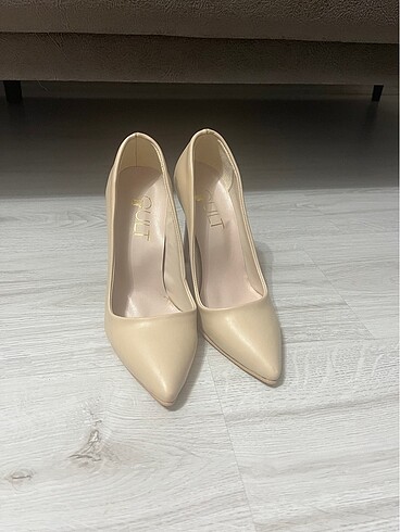 Diğer 35 numara bej stiletto