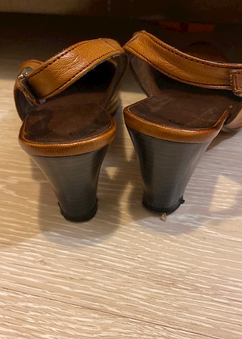 kahverengi Deri Kadın Dolgu Topuklu Klasik Ayakkabı - Görsel 3