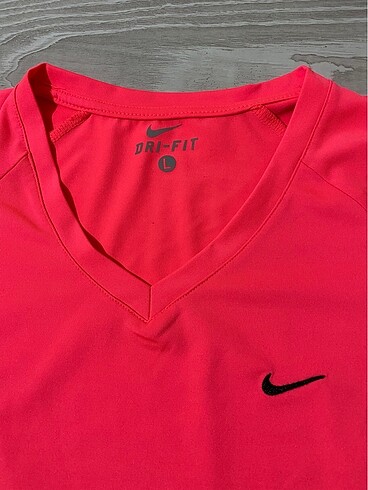 Nike Neon Pembe Sporcu Nike Tişört