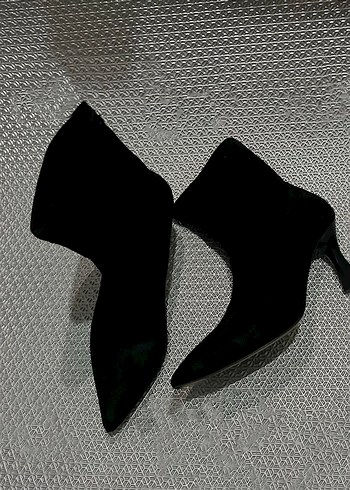 Siyah Süet Yılan Desenli Stiletto Bot