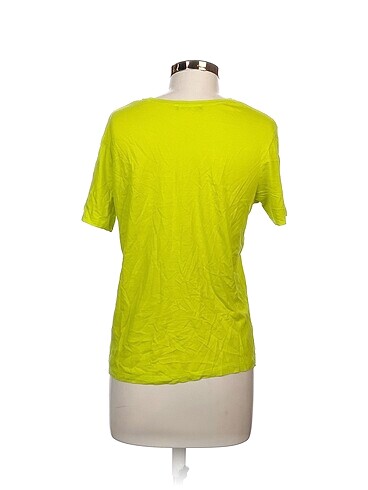 m Beden Zara T-shirt %70 İndirimli.