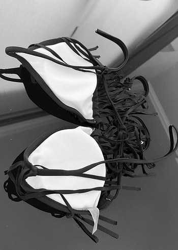 38/M-Siyah Püsküllü Strappy Mini Bikini Üstü - Görsel 4