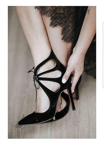 Siyah süet kelebek model stiletto