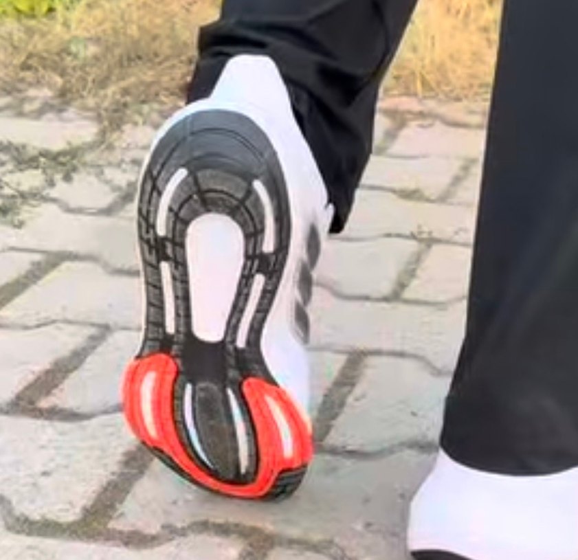 Adidas Beyaz Koşu Ayakkabısı — görsel 6/7