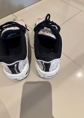 Beyaz Siyah Bağcıklı Kadın Spor Ayakkabı - Görsel 4