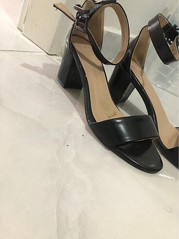 36 Beden siyah Renk Butigo önu açık 5 cm