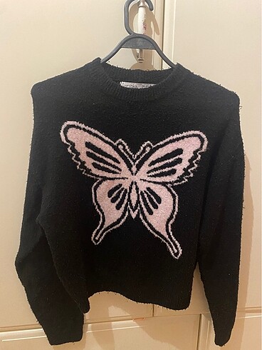 Bershka kelebek desenli kazak
