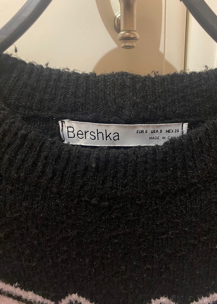 Bershka kelebek desenli kazak - Görsel 2