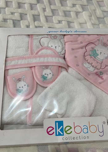 3 Yaş Beden Kız Çocuk Pembe Nakışlı Bornoz ve Havlu Seti