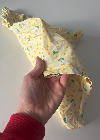 Sarı Desenli Kolsuz Kız Çocuk Tişörtü - Görsel 4