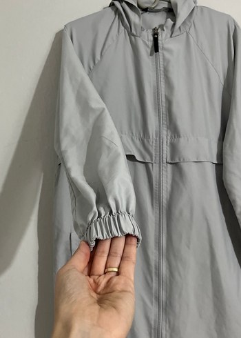 Gri Midi Kadın Yağmurluk Kapüşonlu - Görsel 3