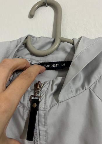 Gri Midi Kadın Yağmurluk Kapüşonlu - Görsel 8