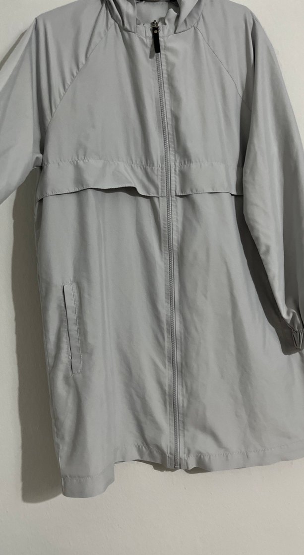 Gri Midi Kadın Yağmurluk Kapüşonlu - Görsel 4