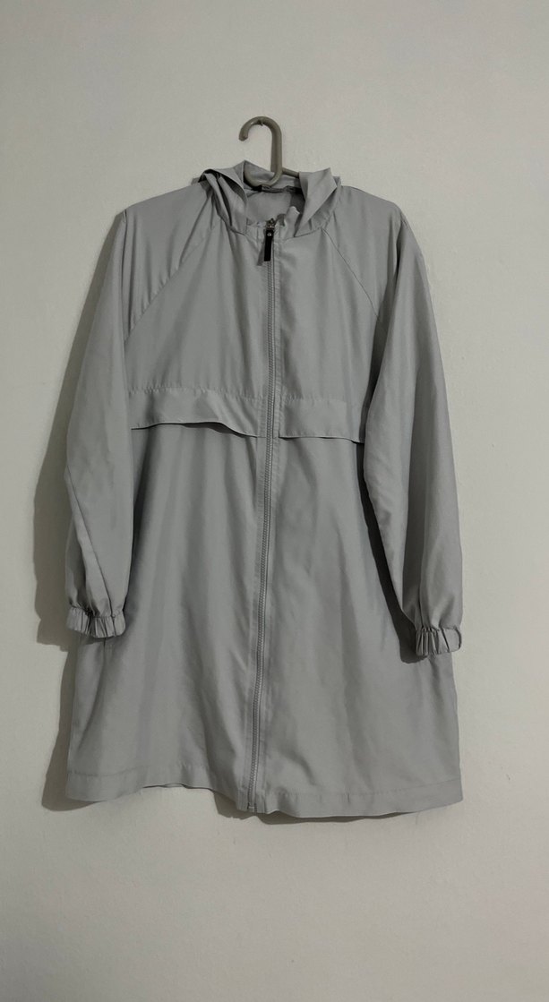 Gri Midi Kadın Yağmurluk Kapüşonlu - Görsel 2