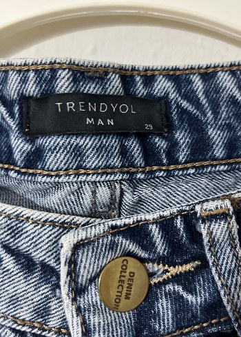 Yırtık Salaş Denim Şort - Görsel 9