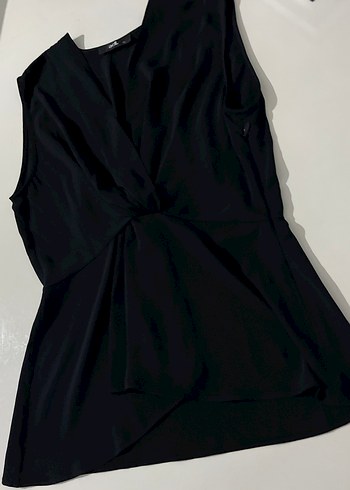 Siyah Drapeli V Yaka Kolsuz Bluz - Görsel 2