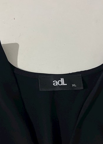 Siyah Drapeli V Yaka Kolsuz Bluz - Görsel 6