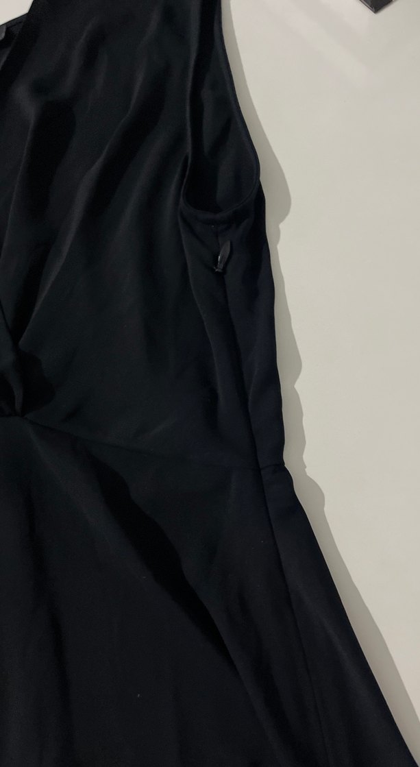 Siyah Drapeli V Yaka Kolsuz Bluz - Görsel 5