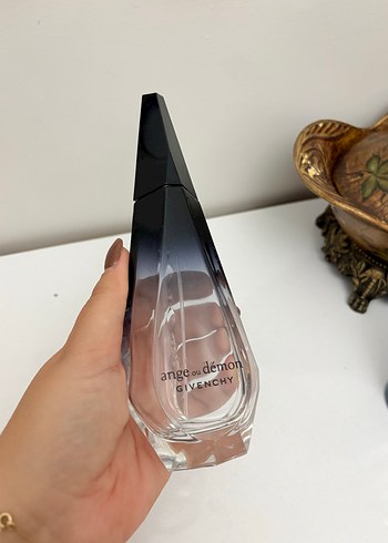  Beden Givenchy Ange ou Démon parfüm şişesi