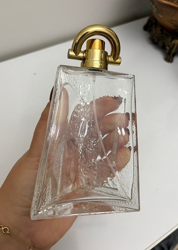  Beden Givenchy pi parfüm şişesi