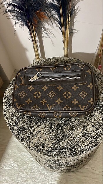 Louis Vuitton bel çantası
