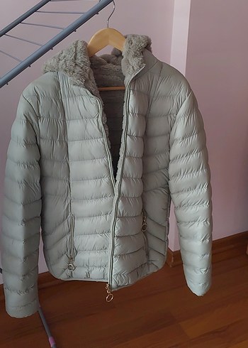 Çift Taraflı Kapüşonlu Bej Şişme Mont - Görsel 4