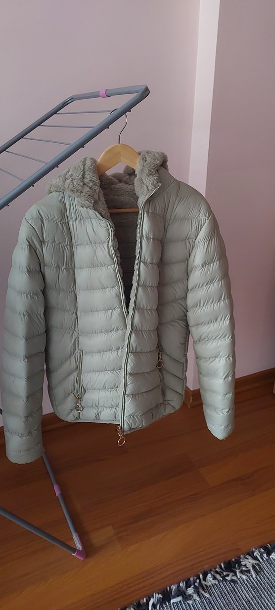 Çift Taraflı Kapüşonlu Bej Şişme Mont - Görsel 4