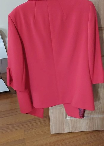 Kırmızı Kaban - Görsel 2