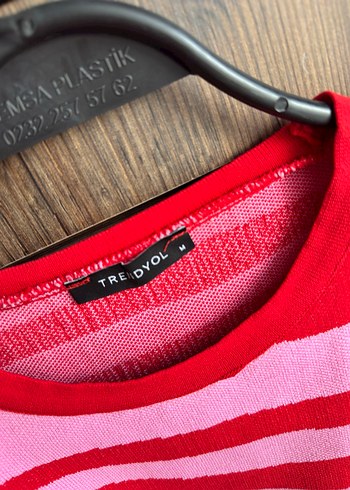 Trendyol & Milla Kırmızı Pembe Zebra Desenli Kolsuz triko crop